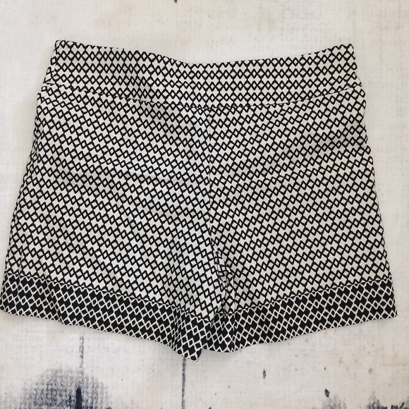 High-Waist Black & White Geometric Print Women's Shorts - Picture 2 of 3
